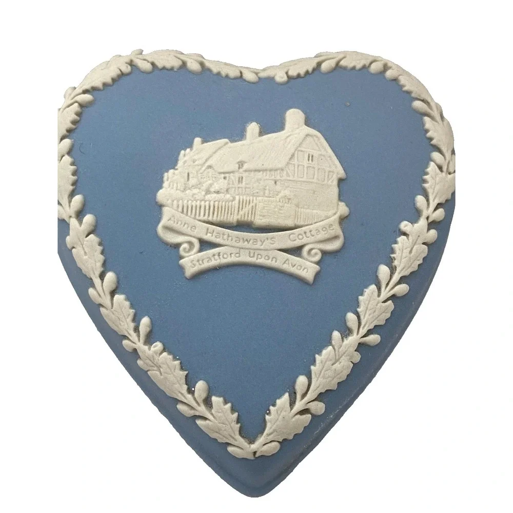 Vintage WEDGWOOD Heart Trinket Box ANNE HATHAWAY'S COTTAGE Stratford upon Avon